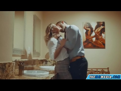 ❤️ Том биетэй шаргал үст таныг нийтийн бие засах газар уруу татах үед Порно видео mn.redpornpictures.ru ❌
